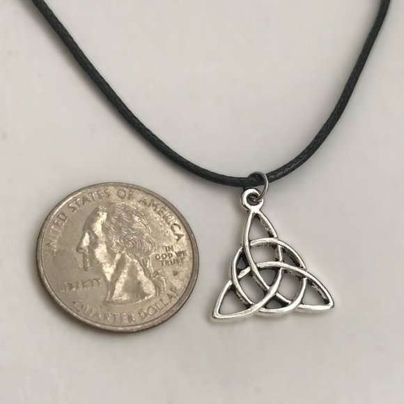Unisex Triquetra Charmed Celtic Trinity Kn… - Picture 5 of 9